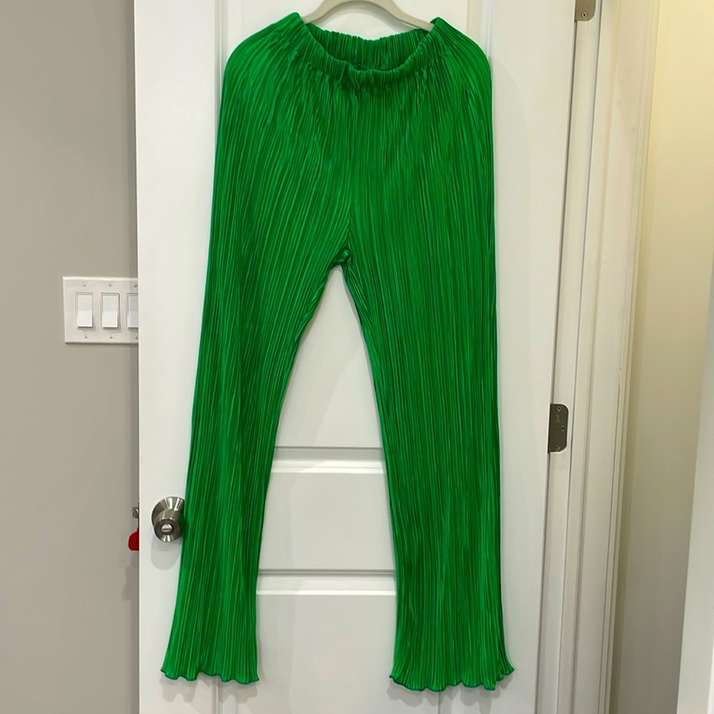 Women’s Green Pleated Pants